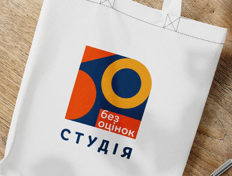 Разработка логотипа для "Без оцінок"